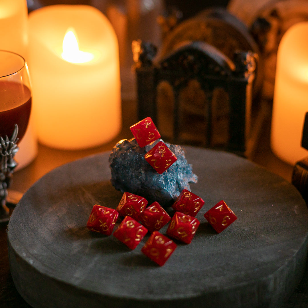 Raven Queen Dice Set - Dadi Vampiri con Ankh Rosso Rubino/Oro